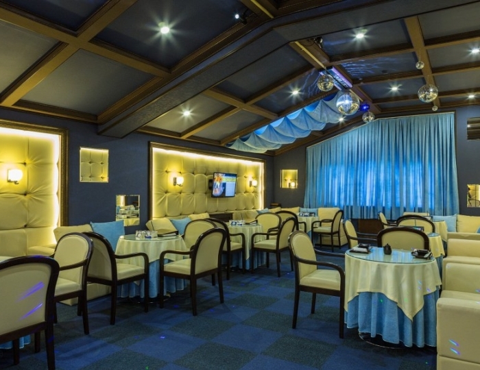 Disco bar - Alean Family Doville